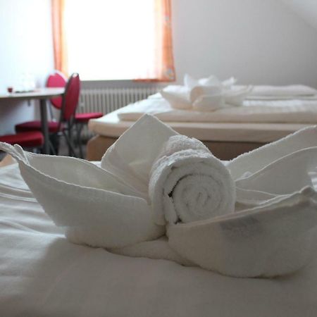 فندق Gastehaus Hubertushof - 24H Check-In Hausen  المظهر الخارجي الصورة