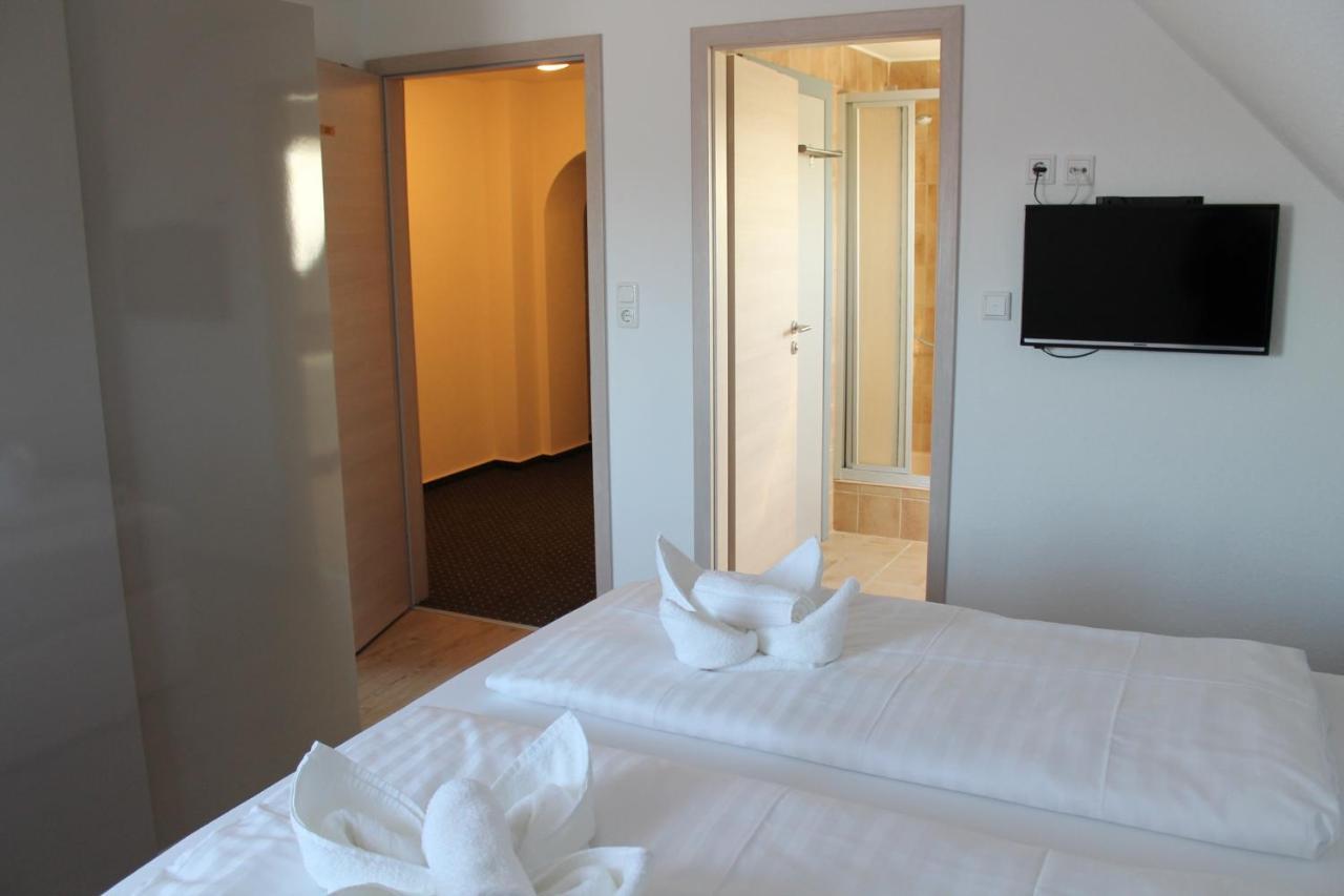 فندق Gastehaus Hubertushof - 24H Check-In Hausen  المظهر الخارجي الصورة