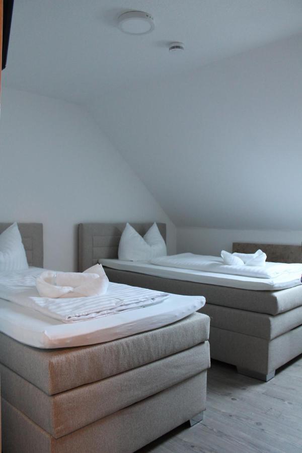 فندق Gastehaus Hubertushof - 24H Check-In Hausen  المظهر الخارجي الصورة
