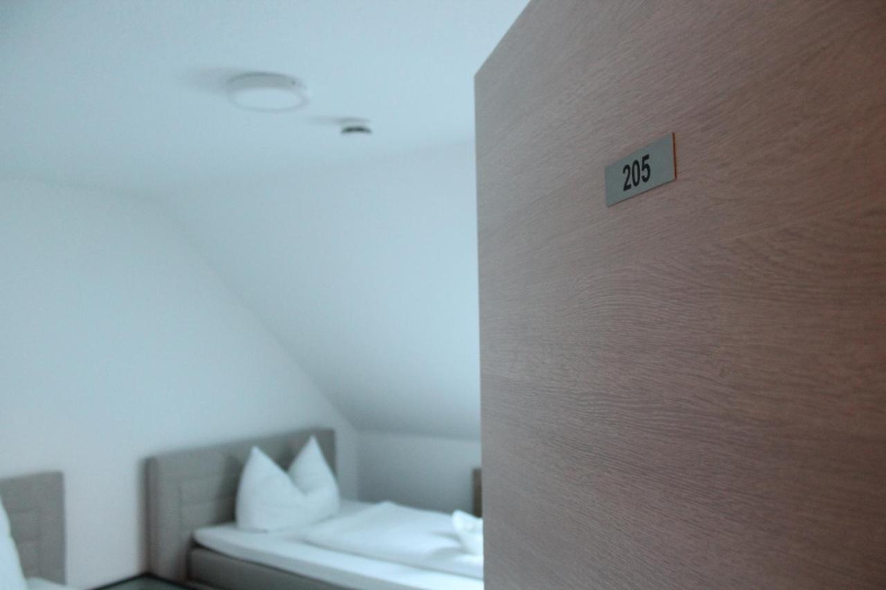 فندق Gastehaus Hubertushof - 24H Check-In Hausen  المظهر الخارجي الصورة