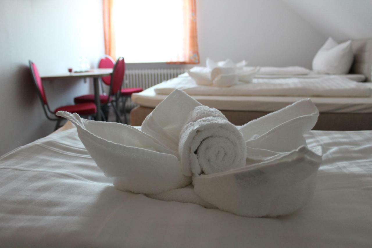 فندق Gastehaus Hubertushof - 24H Check-In Hausen  المظهر الخارجي الصورة
