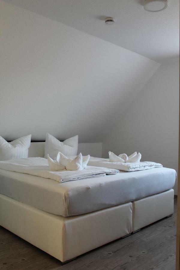 فندق Gastehaus Hubertushof - 24H Check-In Hausen  المظهر الخارجي الصورة